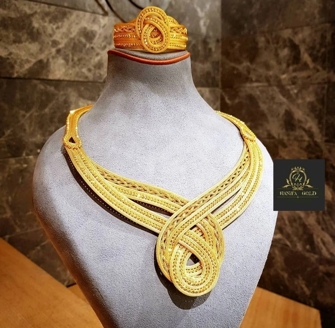  أصبحت شركة مجوهرات حنيفة إحدى أهم مصدري المصوغات الذهبية العرب من تركيا إلى الشرق الأوسط وأوروبا عبر شبكة من العملاء الممتدة في عدة دول كألمانيا وهولندا وبلجيكا وغيرها من الدول.